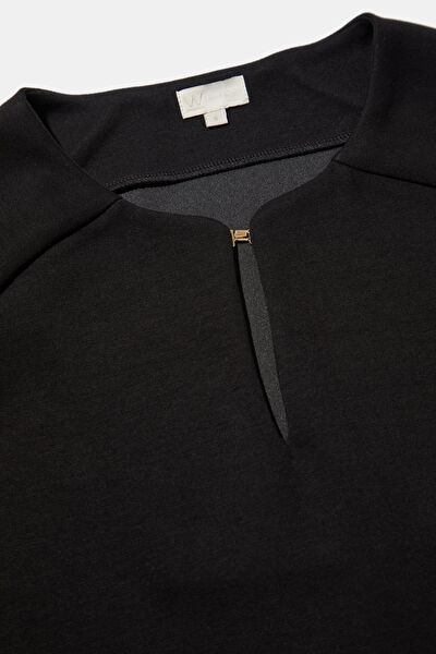 SİYAH YAKA DETAYLI SWEATSHIRT 3