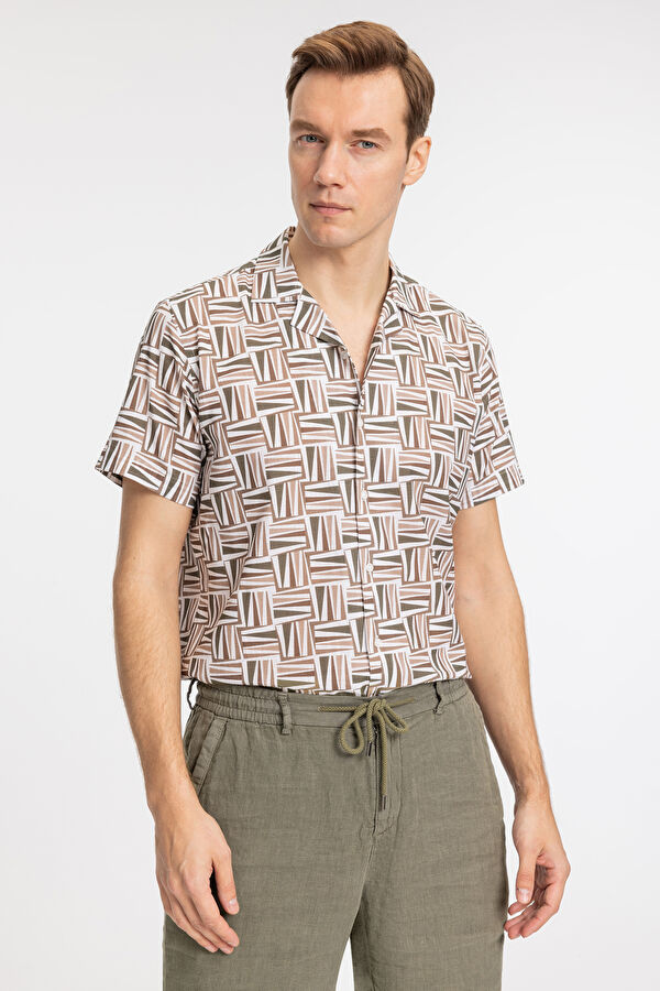 AÇIK KAHVE KISA KOLLU GEOMETRİK DESENLİ PAMUK/KETEN GÖMLEK 3