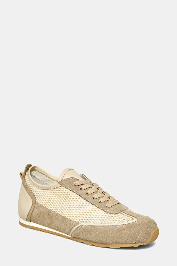 BEJ SNEAKER 3