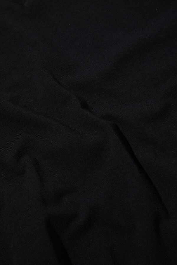 SİYAH V YAKA T-SHIRT 4