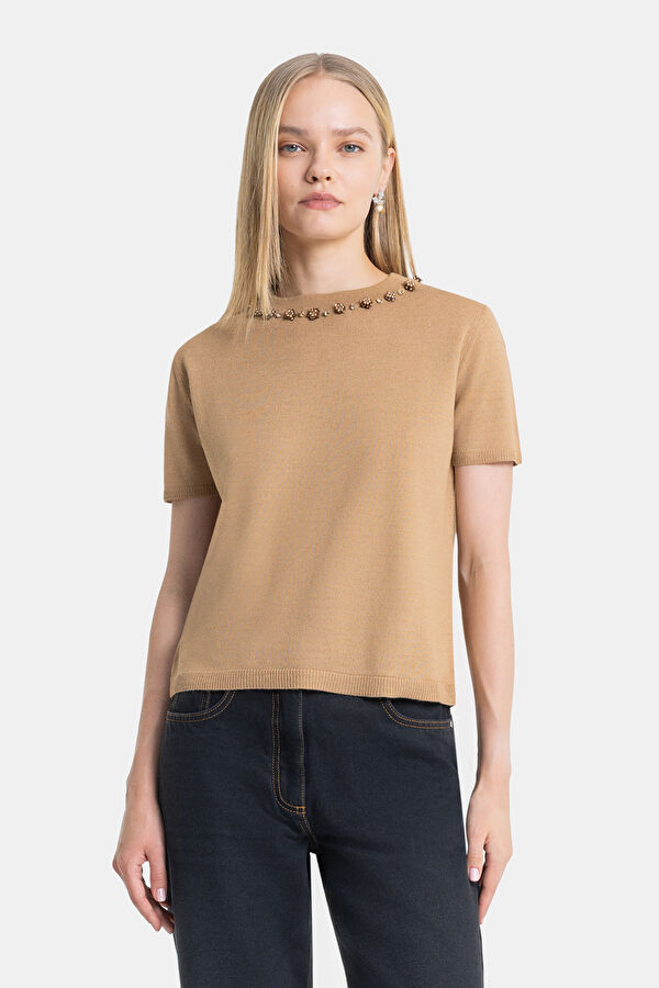 CAMEL TAŞ DETAYLI TRİKO
