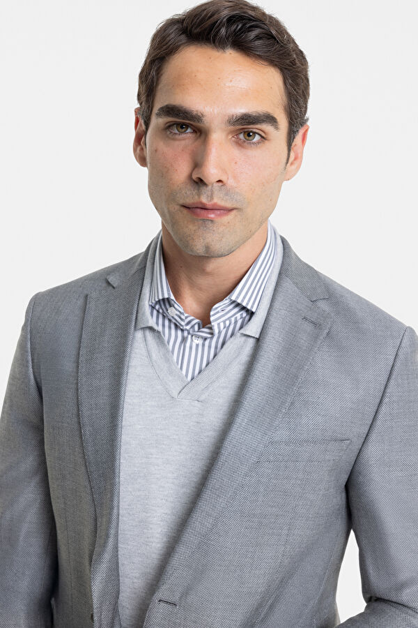 AÇIK GRİ DÜĞMELİ TAKIM ELBİSE 3