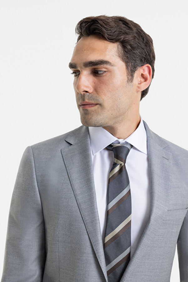 GRİ DÜĞMELİ TAKIM ELBİSE 3