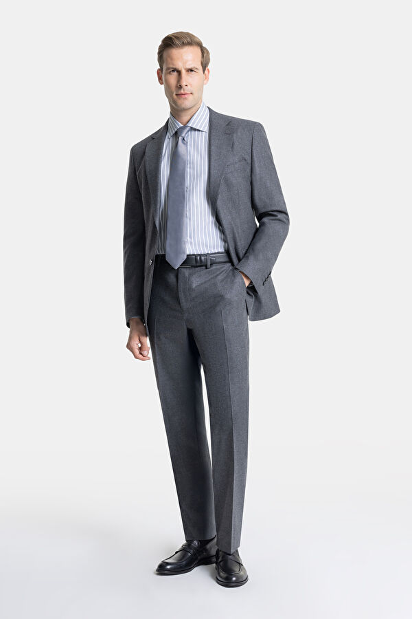 GRİ DÜĞMELİ TAKIM ELBİSE 4